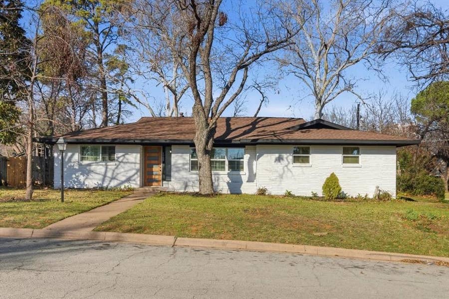 Property photo for 1509 University Drive, Arlington, TX