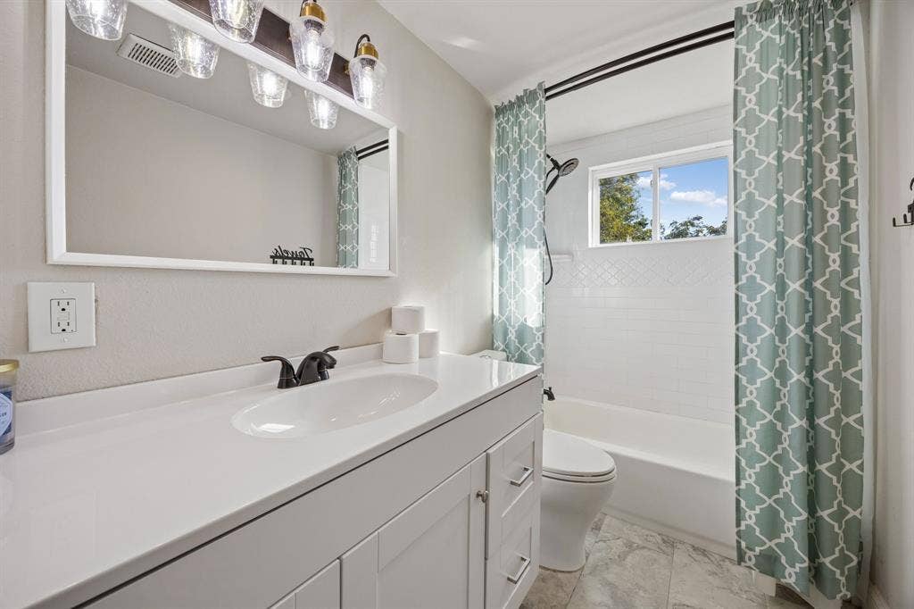 Upstairs secondary bath.