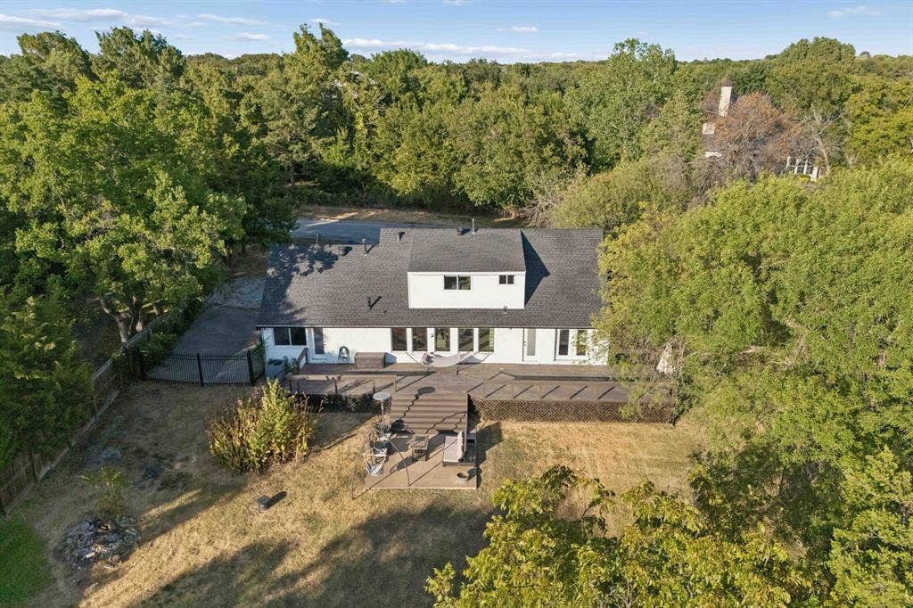 Huge backyard. And Just a quick little canal ride to the lake!