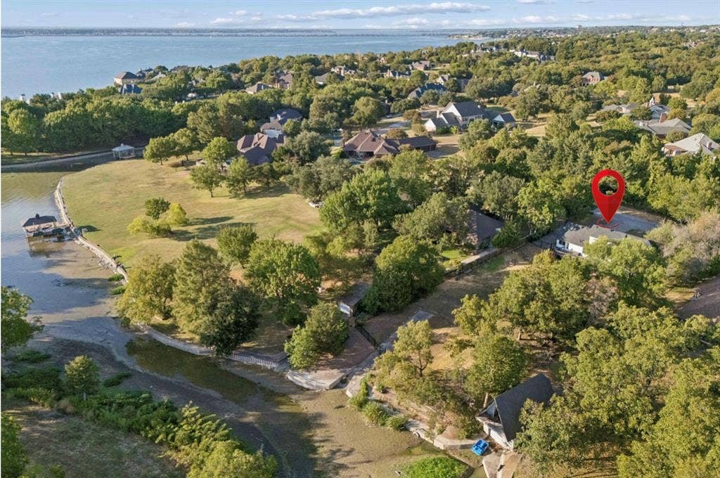 Huge backyard. And Just a quick little canal ride to the lake!