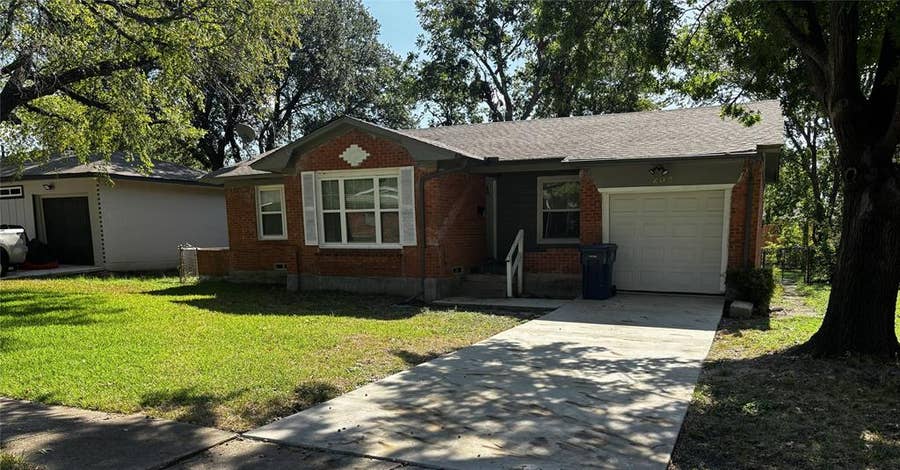 Property photo for 202 E Carolyn Drive, Garland, TX