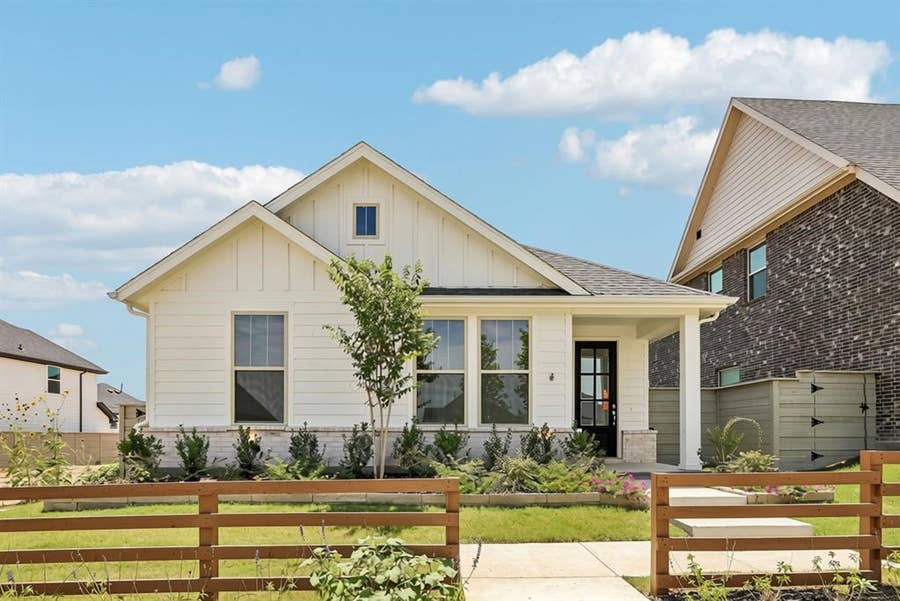 Property photo for 8721 Lacey Oak Drive, Justin, TX