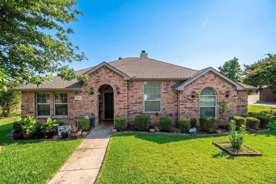 Property photo for 5818 Macgregor Drive, Garland, TX