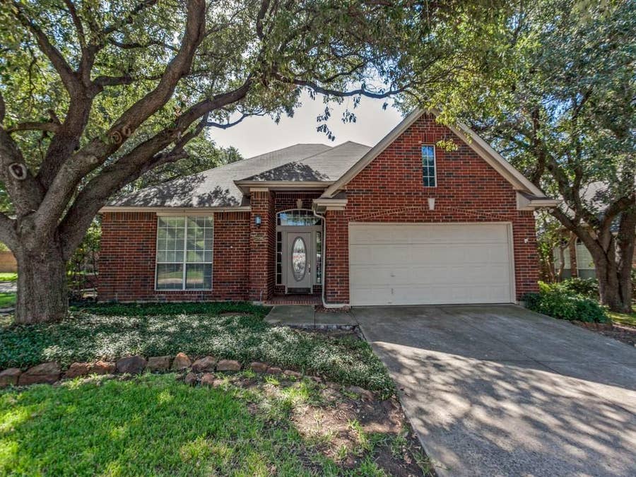 Property photo for 3896 Weller Run Court, Addison, TX