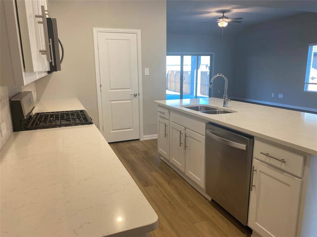 2129 Mustang Way, Seagoville, TX 75159