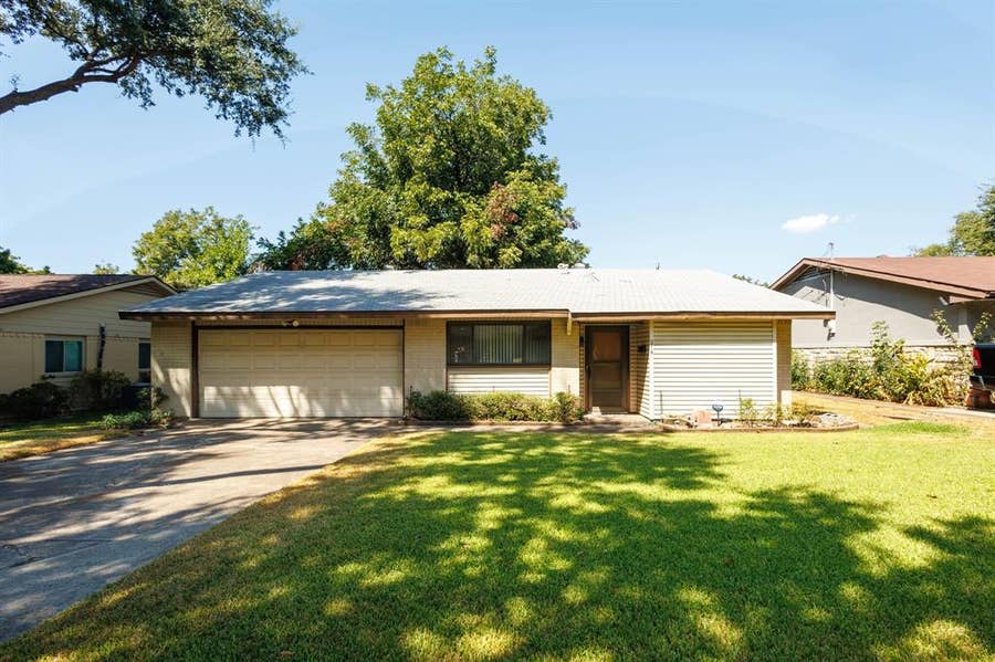 Property photo for 2919 Bergen Lane, Farmers Branch, TX