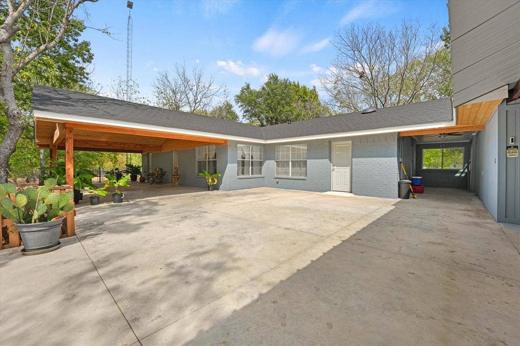 102 Old Pecan, Ennis, TX 75119 Extra Driveway Space