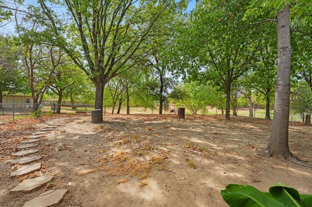 102 Old Pecan, Ennis, TX 75119 102 Old Pecan, Ennis, TX 75119