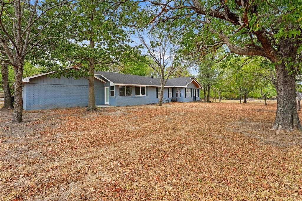 102 Old Pecan, Ennis, TX 75119 102 Old Pecan, Ennis, TX 75119