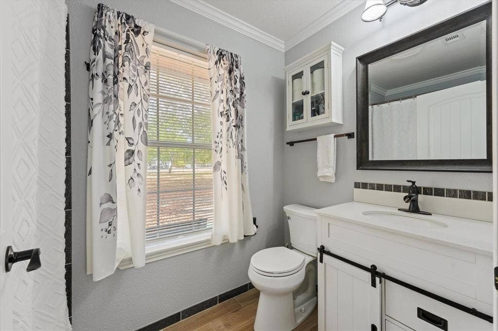 102 Old Pecan, Ennis, TX 75119 102 Old Pecan, Ennis, TX 75119