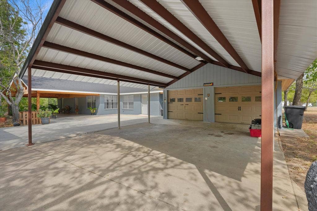 102 Old Pecan, Ennis, TX 75119 2-Car Garage with 2 car Carport