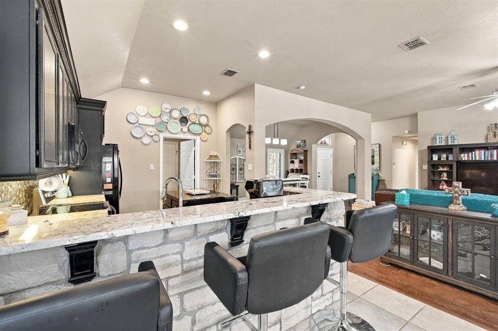 501 Branchwood Drive, Midlothian, TX 76065 501 Branchwood Drive, Midlothian, TX 76065
