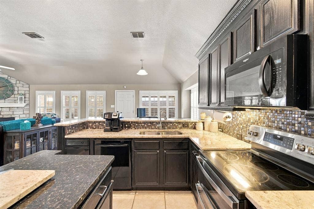 501 Branchwood Drive, Midlothian, TX 76065 501 Branchwood Drive, Midlothian, TX 76065