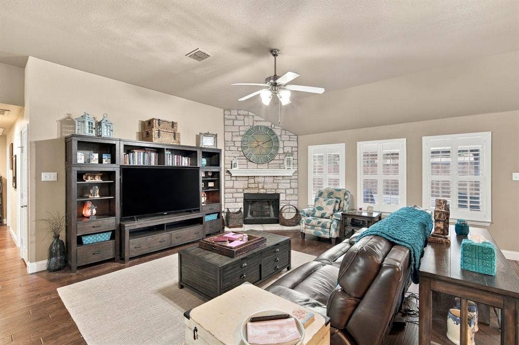 501 Branchwood Drive, Midlothian, TX 76065 501 Branchwood Drive, Midlothian, TX 76065