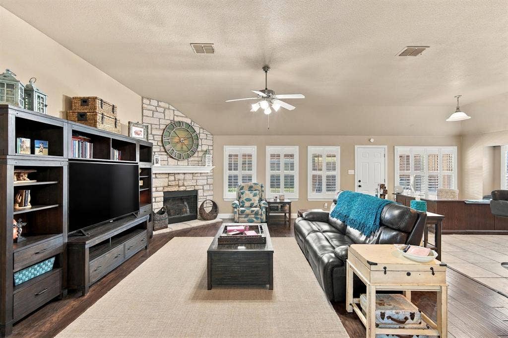 501 Branchwood Drive, Midlothian, TX 76065 501 Branchwood Drive, Midlothian, TX 76065