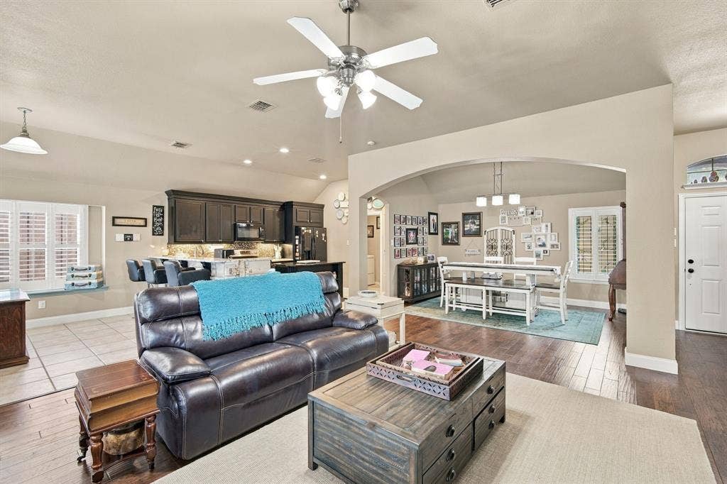 501 Branchwood Drive, Midlothian, TX 76065 501 Branchwood Drive, Midlothian, TX 76065