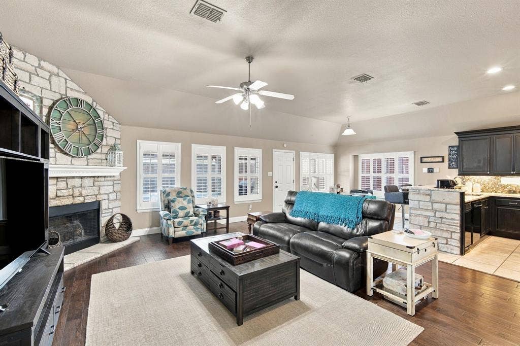 501 Branchwood Drive, Midlothian, TX 76065 501 Branchwood Drive, Midlothian, TX 76065