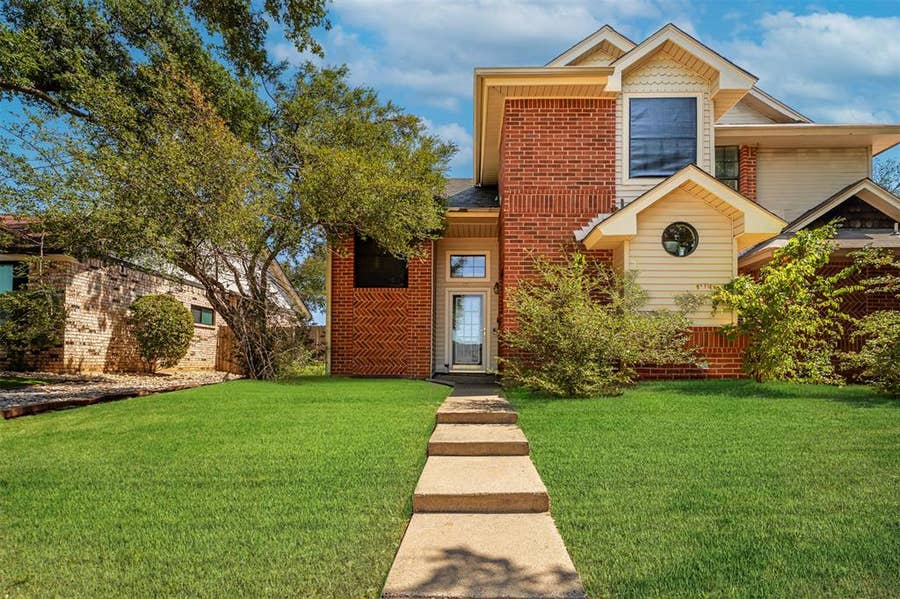 Property photo for 2702 Stratford Court, Euless, TX