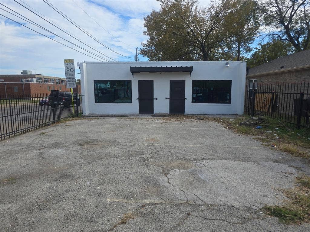 4126 Metropolitan Avenue, Dallas, TX 75210 4126 Metropolitan Avenue, Dallas, TX 75210