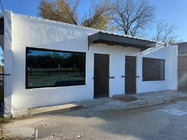 4126 Metropolitan Avenue, Dallas, TX 75210 4126 Metropolitan Avenue, Dallas, TX 75210