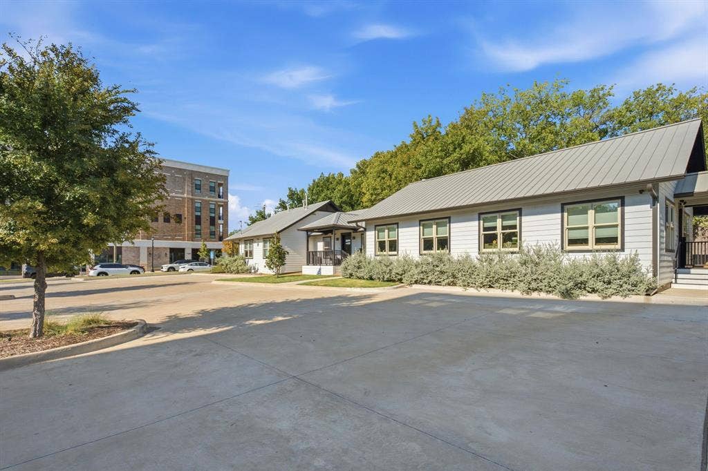 7274 Elm Street, Frisco, TX 75034 7274 Elm Street, Frisco, TX 75034