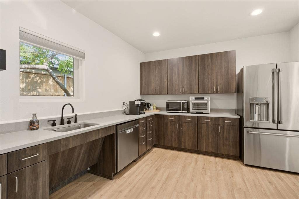 7274 Elm Street, Frisco, TX 75034 7274 Elm Street, Frisco, TX 75034