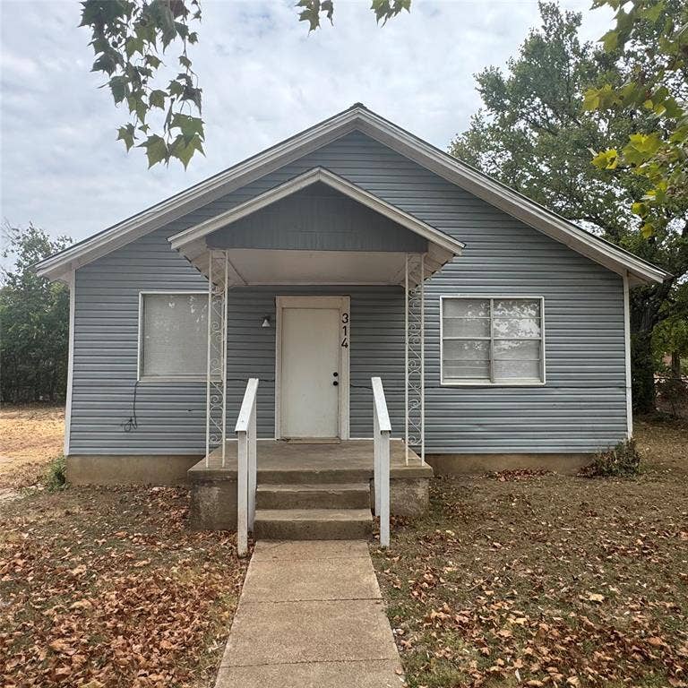 Property photo for 314 Arthur Street, McGregor, TX