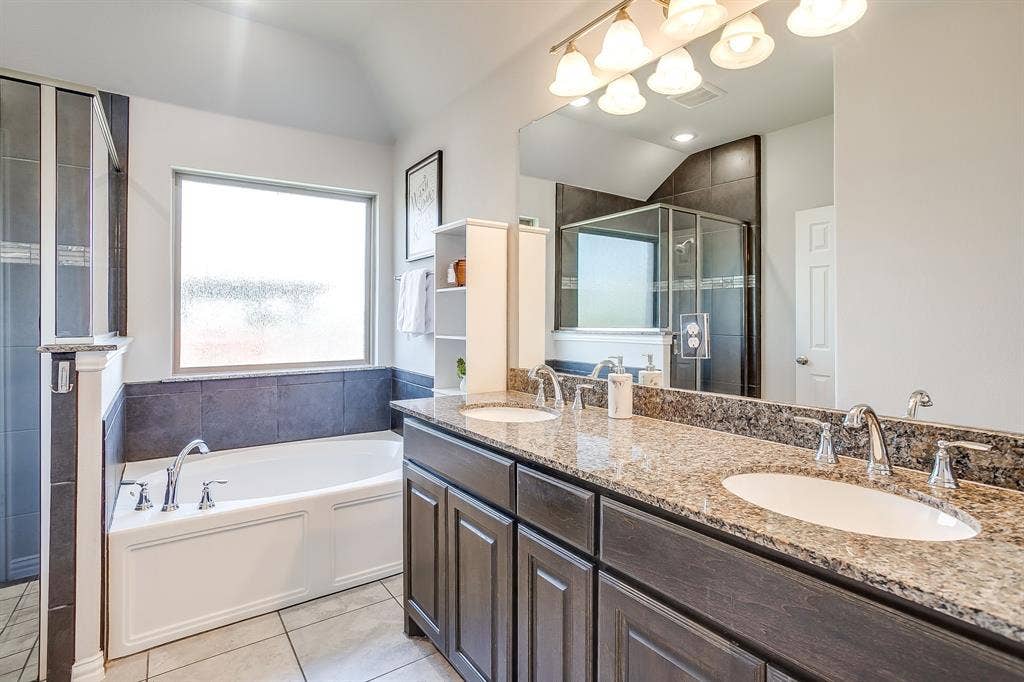 421 Escondido Street, Weatherford, TX 76087 421 Escondido Street, Weatherford, TX 76087