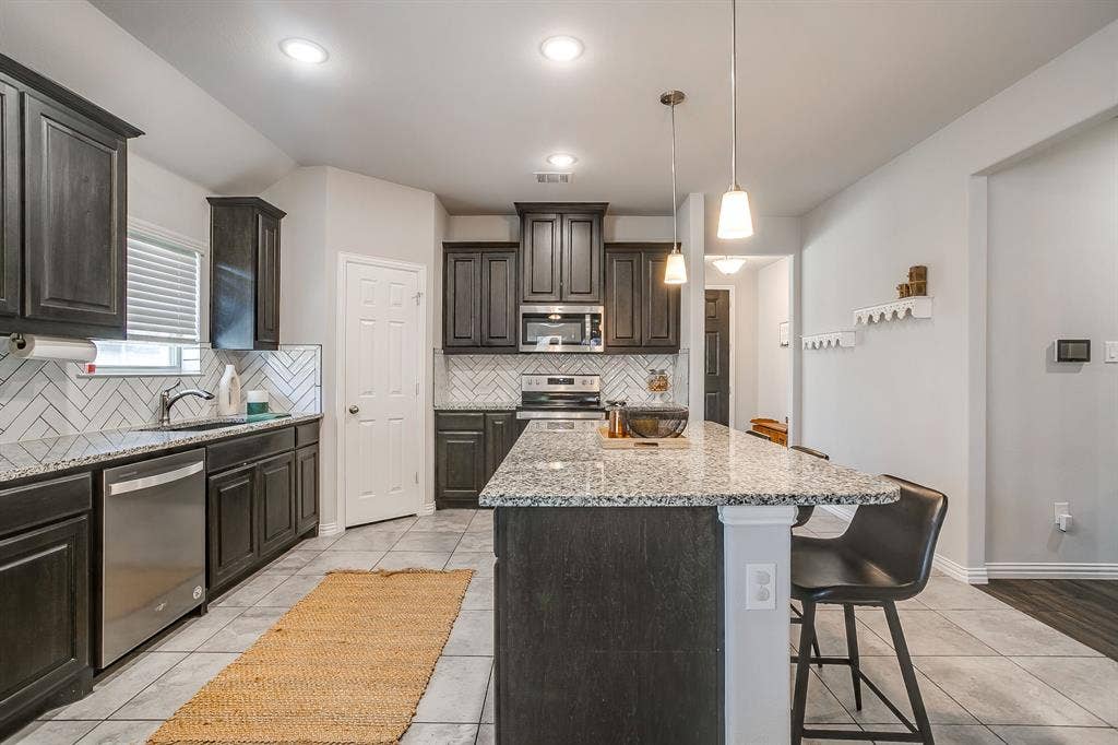 421 Escondido Street, Weatherford, TX 76087 421 Escondido Street, Weatherford, TX 76087