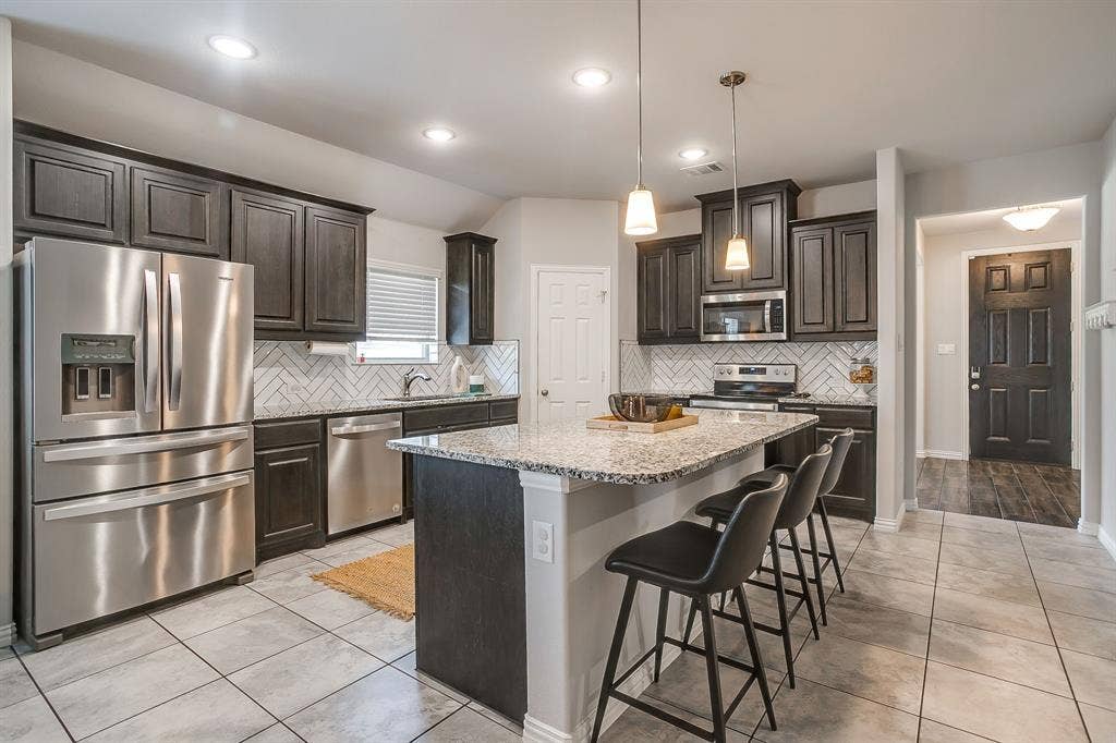 421 Escondido Street, Weatherford, TX 76087 421 Escondido Street, Weatherford, TX 76087