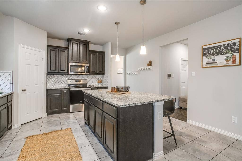 421 Escondido Street, Weatherford, TX 76087 421 Escondido Street, Weatherford, TX 76087