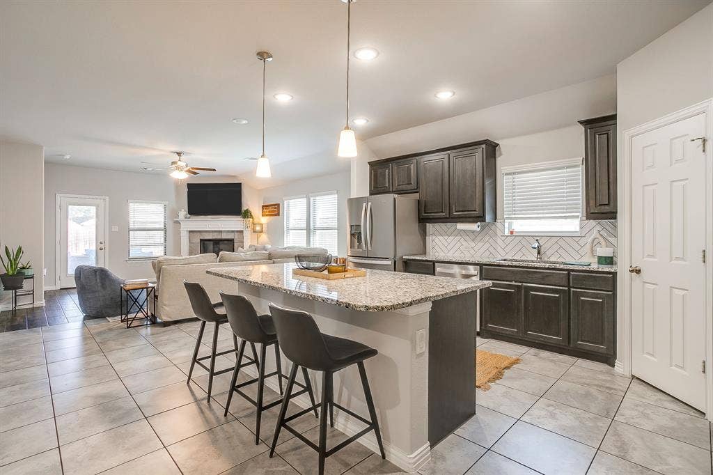 421 Escondido Street, Weatherford, TX 76087 421 Escondido Street, Weatherford, TX 76087