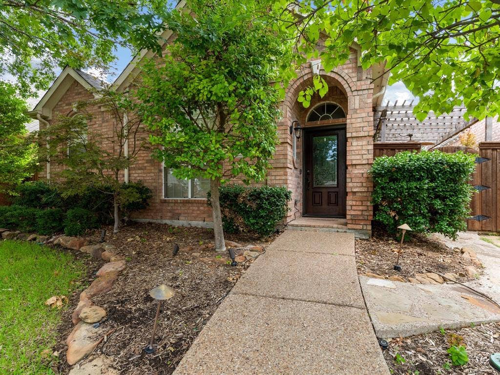8129 Springmoss Drive, Plano, TX 75025