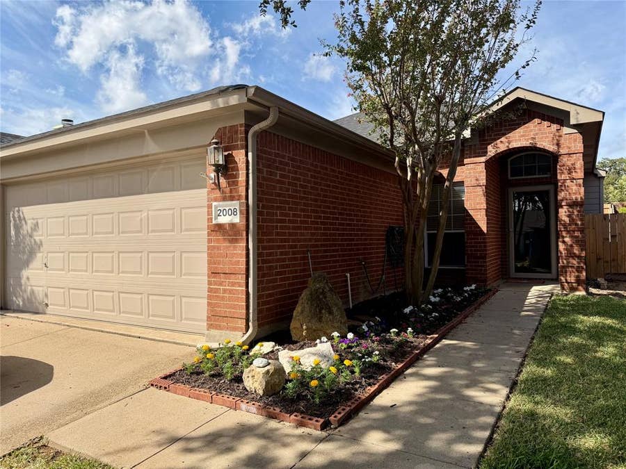 Property photo for 2008 Kingsbrook Trail, Fort Worth, TX