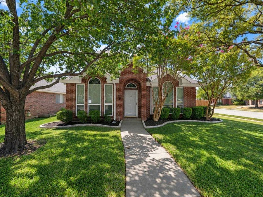 Property photo for 1426 Di Orio Drive, Lewisville, TX