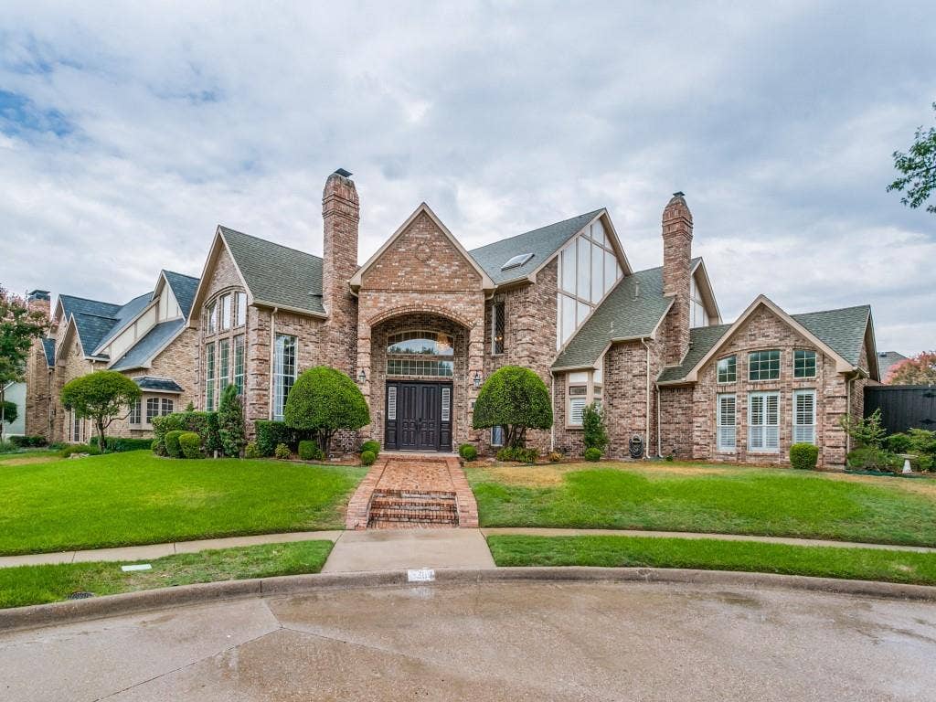 3309 Wolfe Court, Plano, TX 75025 Brick and stone exterior with prominent arched entryway