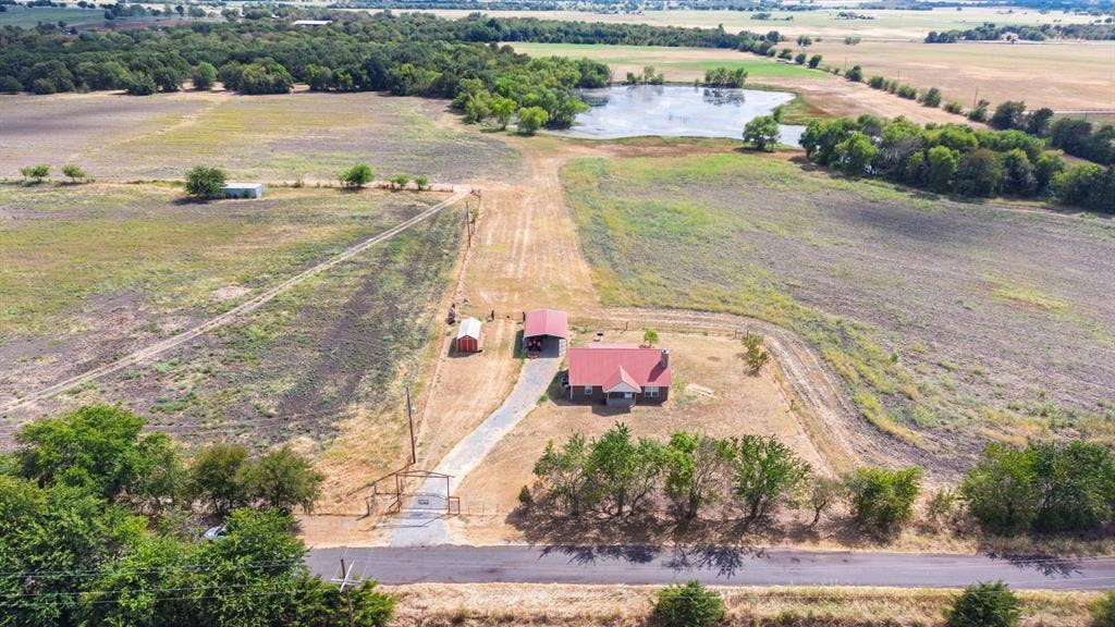7959 County Road 4823, Wolfe City, TX 75496