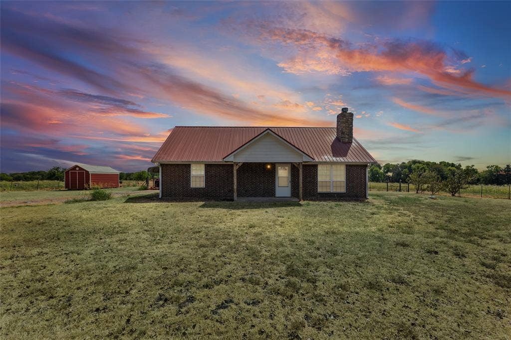 7959 County Road 4823, Wolfe City, TX 75496