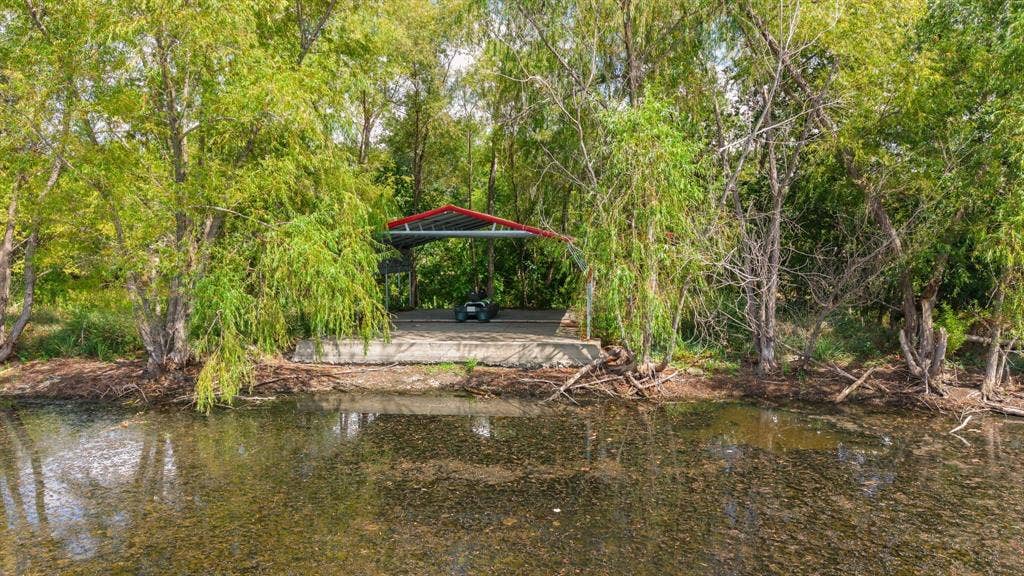7959 County Road 4823, Wolfe City, TX 75496