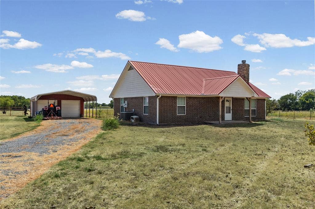 7959 County Road 4823, Wolfe City, TX 75496