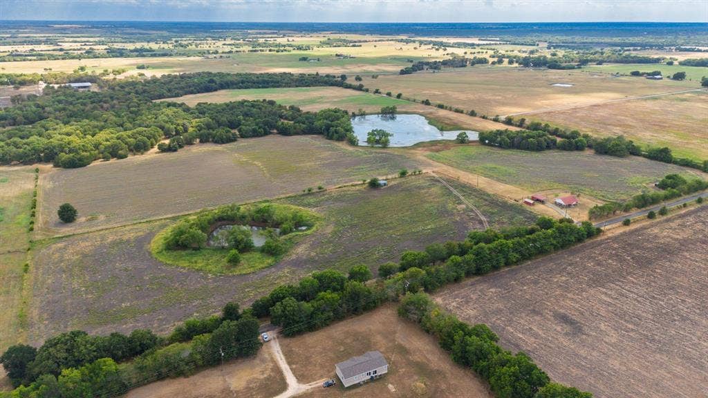 7959 County Road 4823, Wolfe City, TX 75496