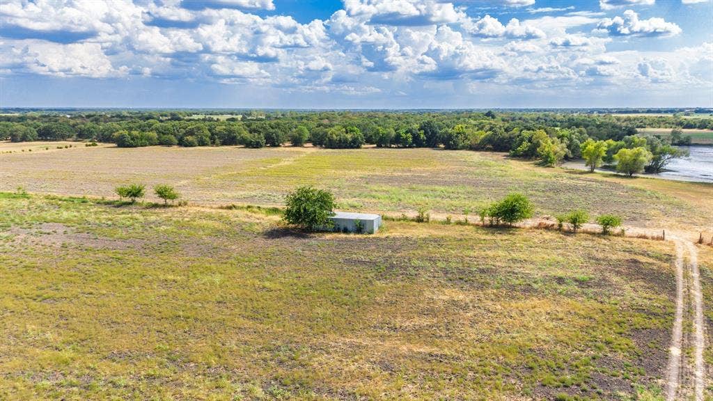 7959 County Road 4823, Wolfe City, TX 75496