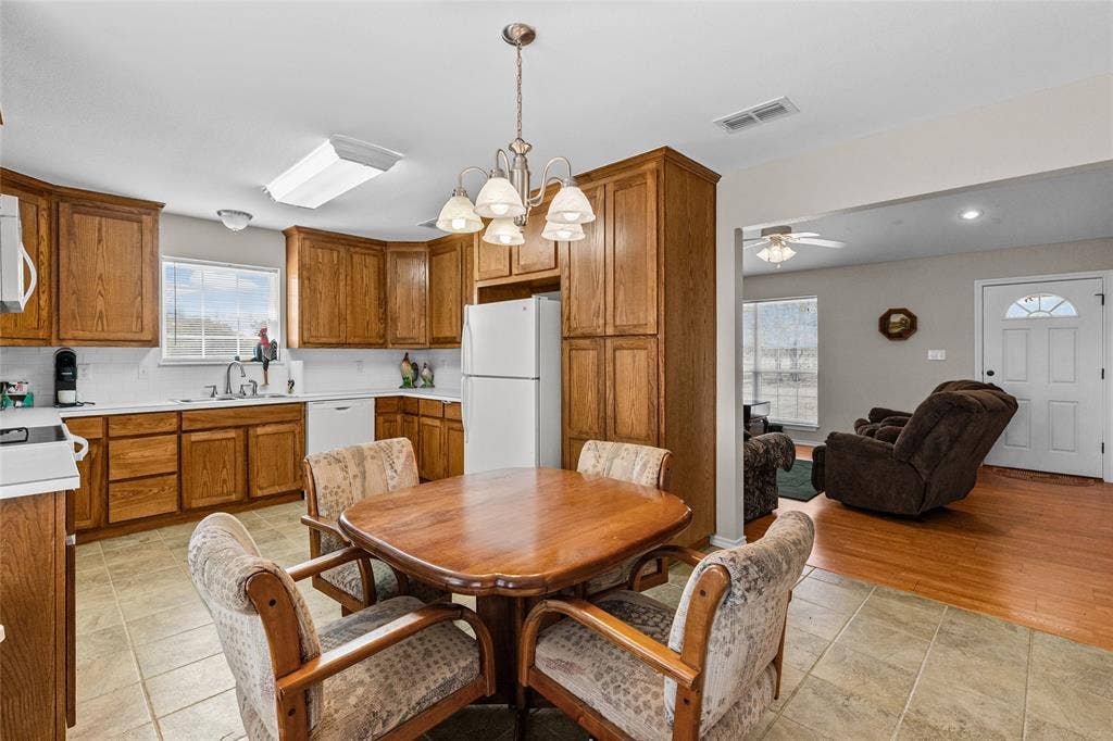 7959 County Road 4823, Wolfe City, TX 75496