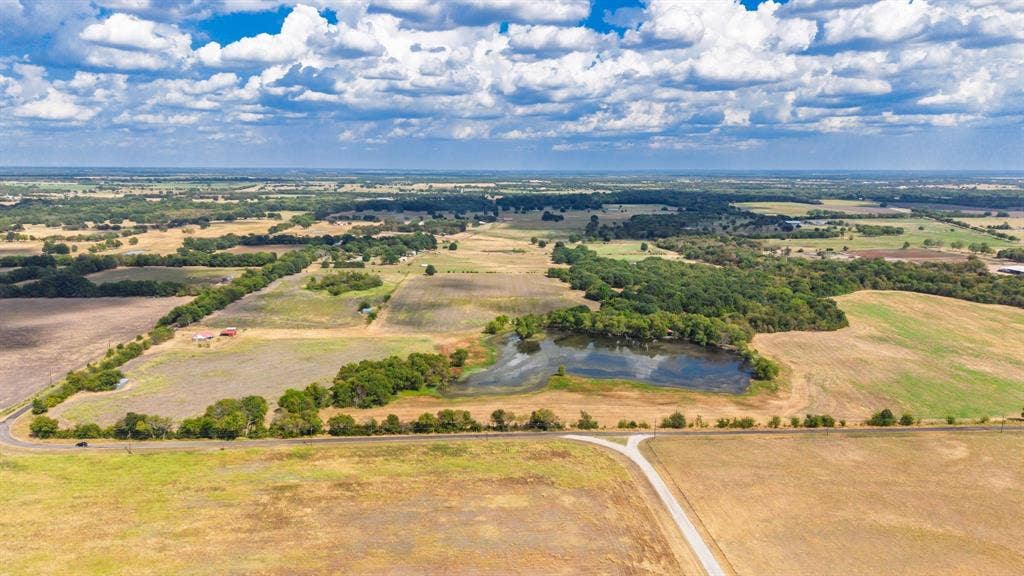 7959 County Road 4823, Wolfe City, TX 75496