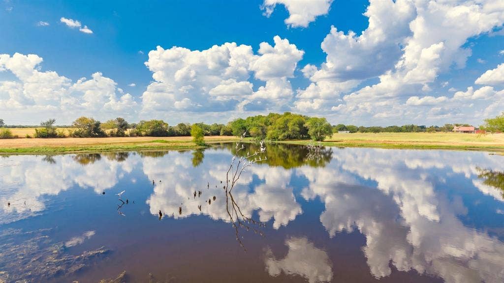 7959 County Road 4823, Wolfe City, TX 75496