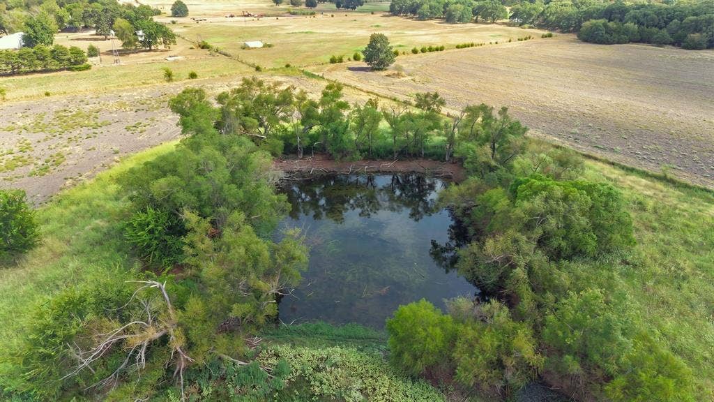 7959 County Road 4823, Wolfe City, TX 75496