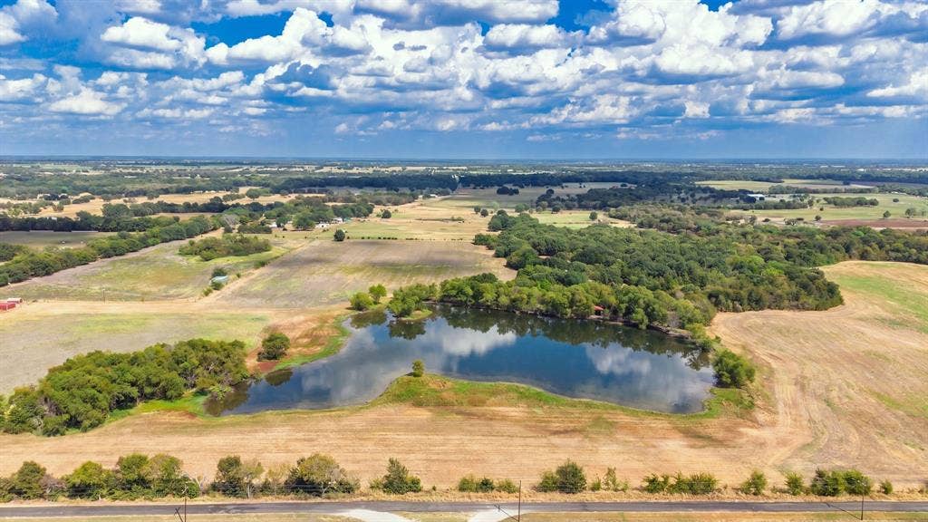 7959 County Road 4823, Wolfe City, TX 75496