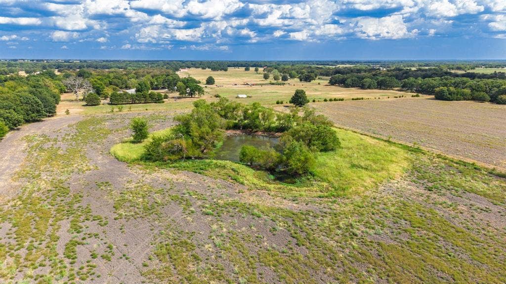 7959 County Road 4823, Wolfe City, TX 75496