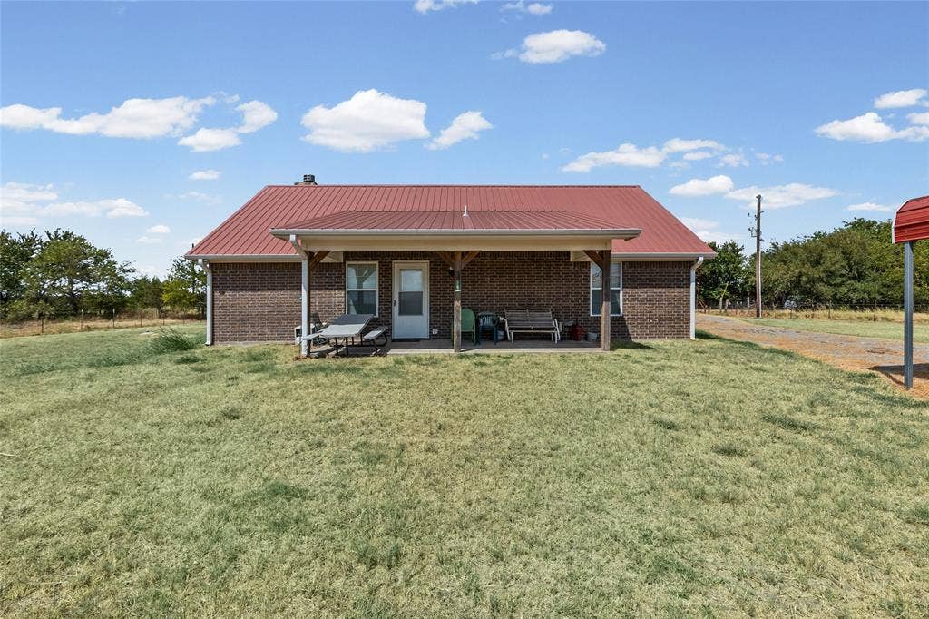 7959 County Road 4823, Wolfe City, TX 75496