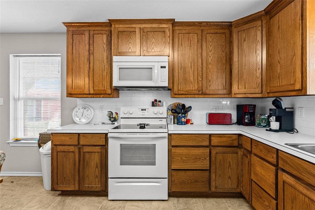 7959 County Road 4823, Wolfe City, TX 75496